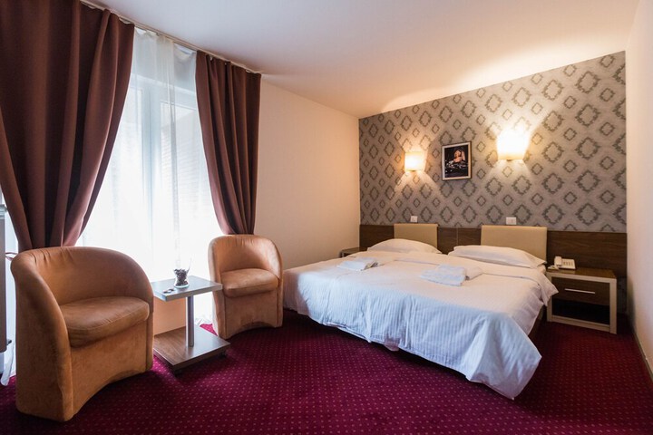 Room 5 of 70