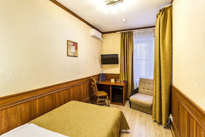 Room 10 of 48