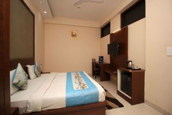 Room 12 of 28