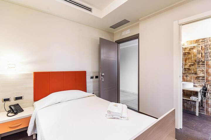 Room 17 of 44
