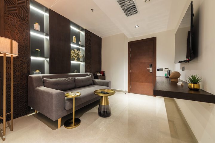 Room 15 of 32