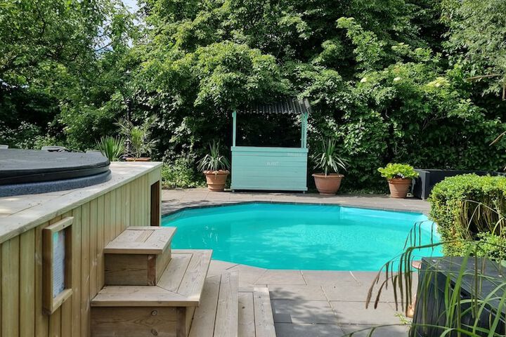 Pool 41 of 58
