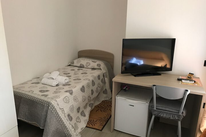Room 4 of 37