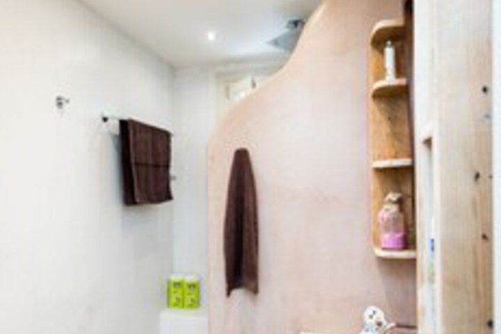 Room 2 of 27