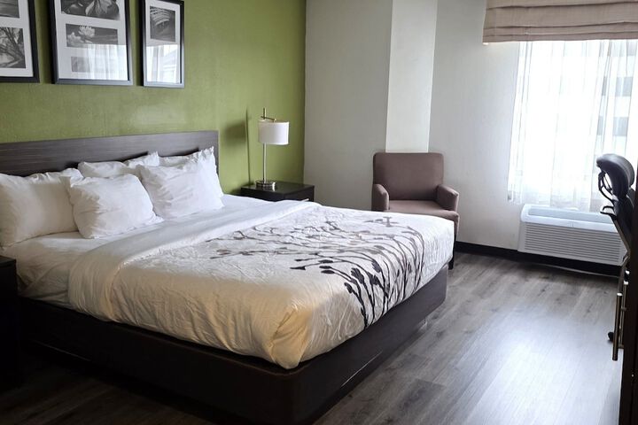 Room 14 of 30