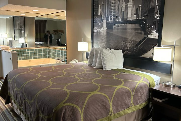 1 King Bed (4 of 16)