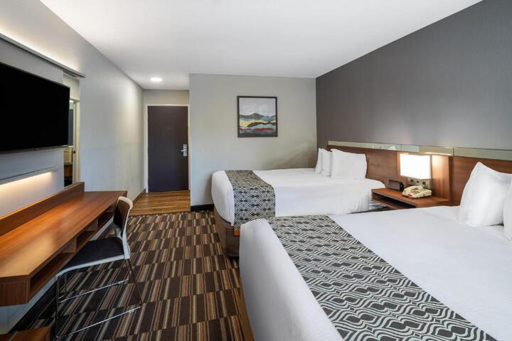 1 Queen Bed Accessible Room (11 of 11)