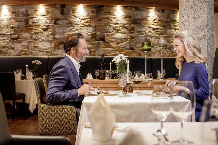 Dining 4 of 49