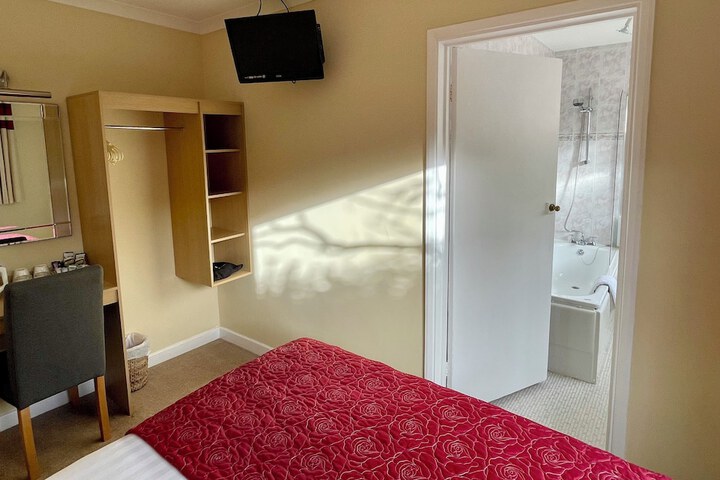 Room 10 of 33