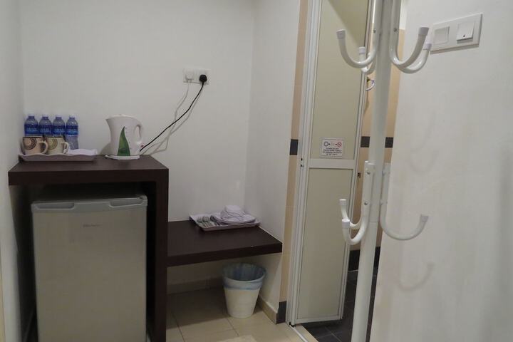 Room 12 of 25
