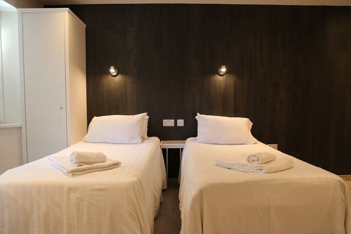 Room 4 of 49