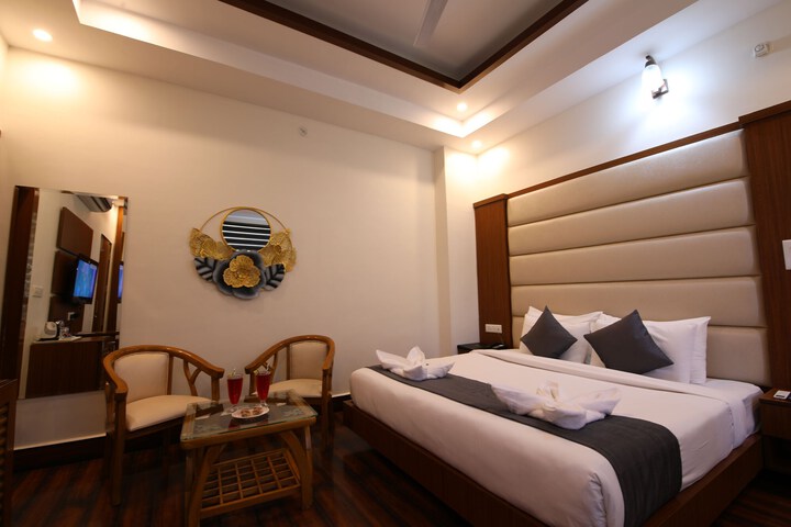 Room 8 of 76