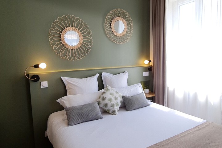 Room 28 of 208