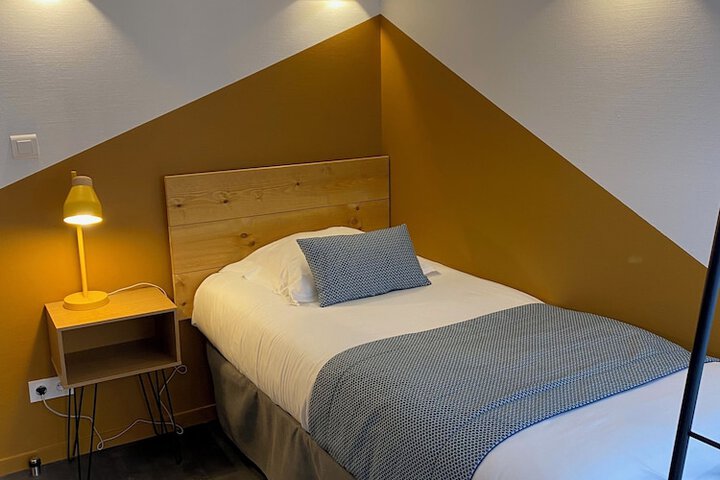 Room 44 of 76