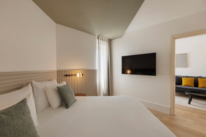 Room 37 of 100