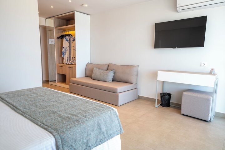 Room 55 of 221