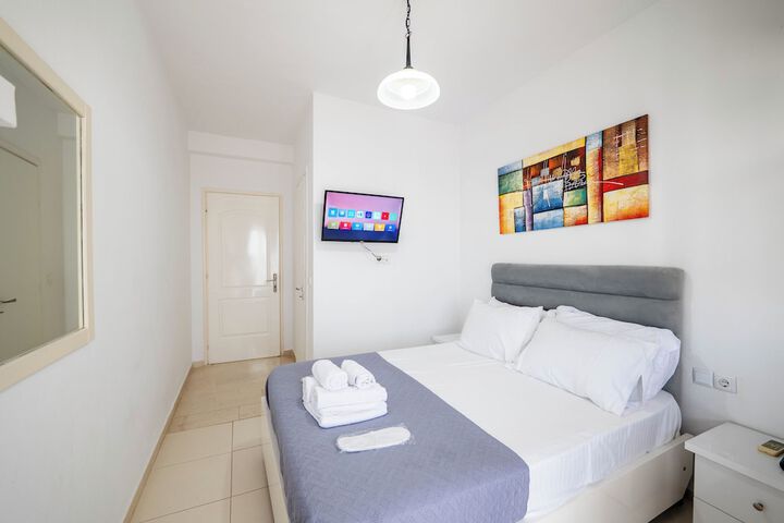 Room 25 of 297
