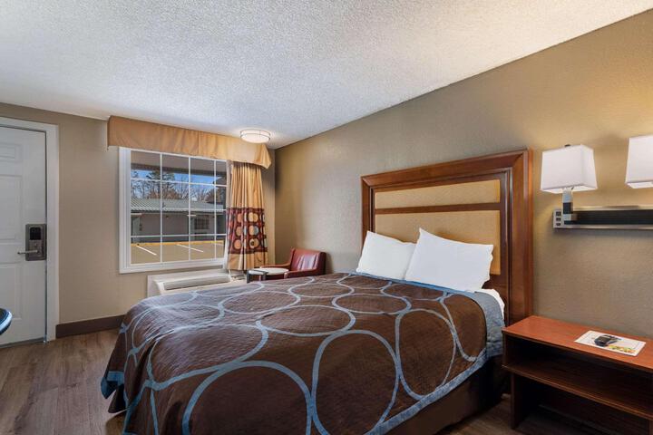 1 Double Bed Accessible (9 of 18)