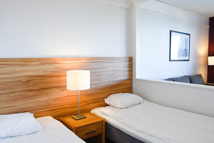 Room 9 of 36