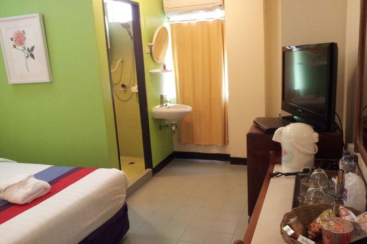 Room 5 of 42