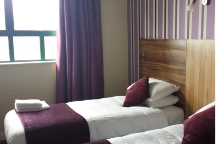 Room 3 of 32