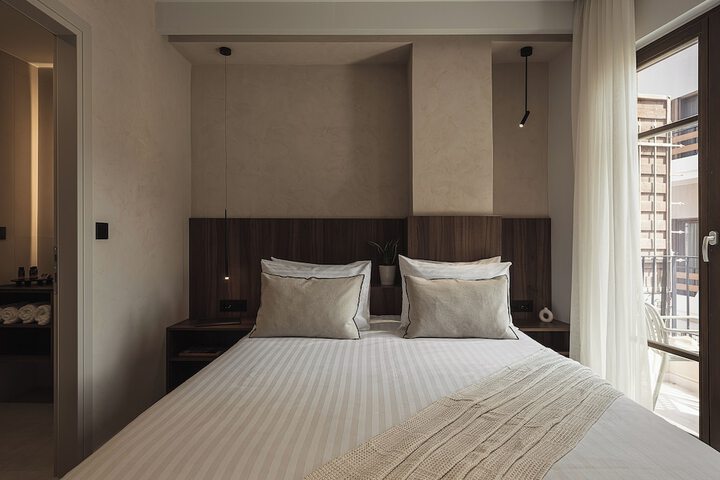 Room 18 of 120