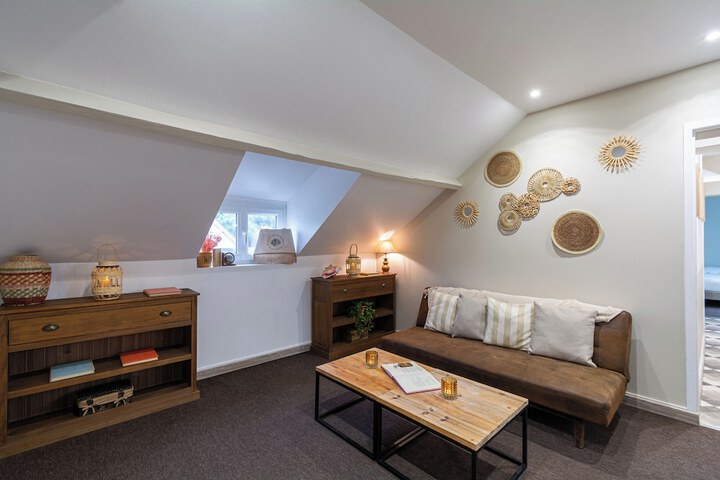 Room 33 of 64