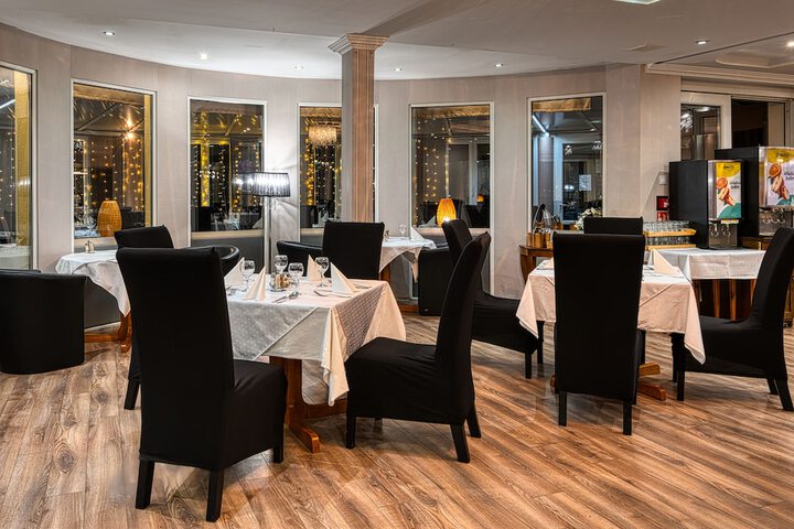 Dining 69 of 87