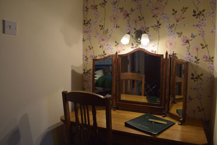 Room 6 of 14