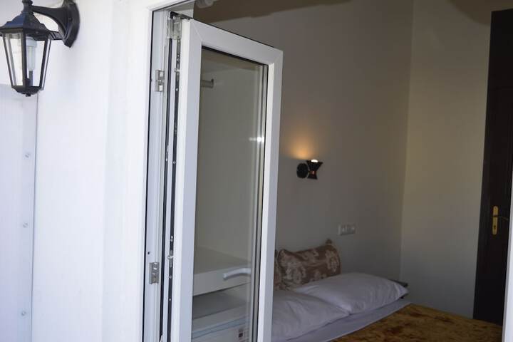 Room 27 of 35