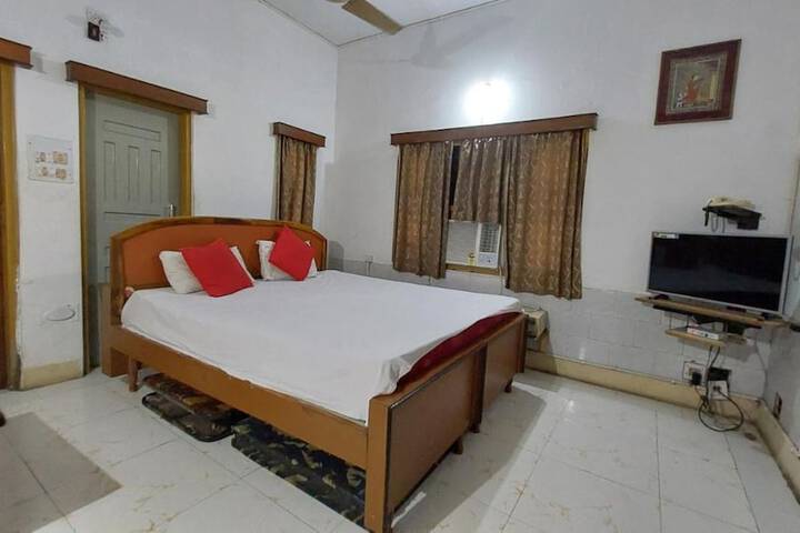 Room 3 of 8