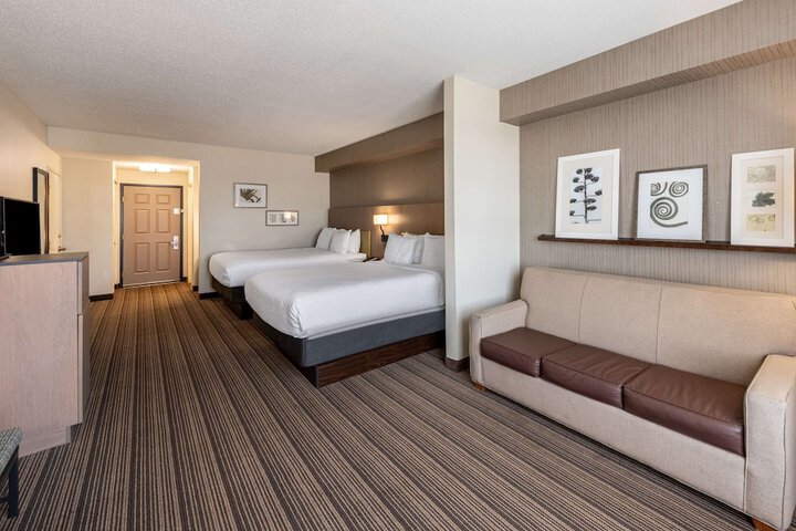 2 Queen Beds (17 of 29)