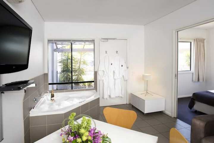 Room 26 of 38