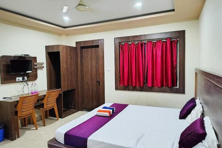 Room 8 of 13