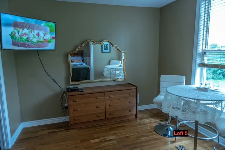 Room 5 of 16