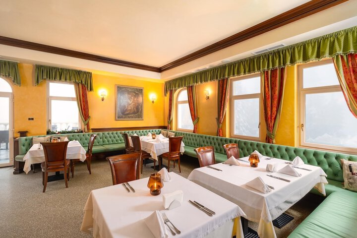 Dining 126 of 159