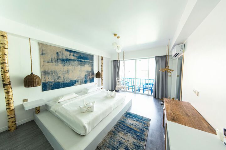Room 9 of 31