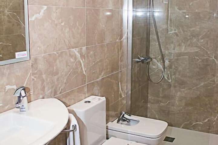 Room 15 of 28