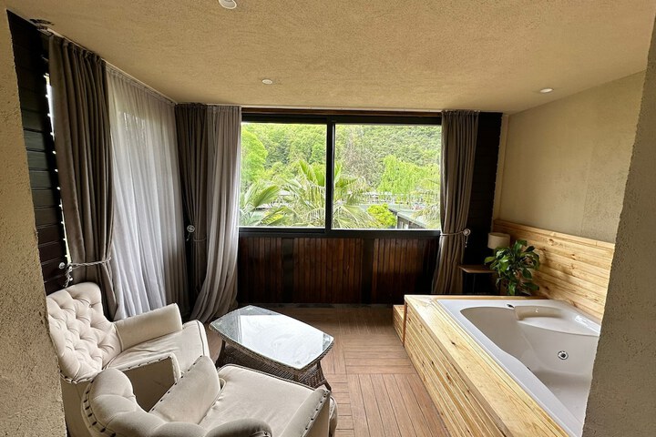Room 44 of 107