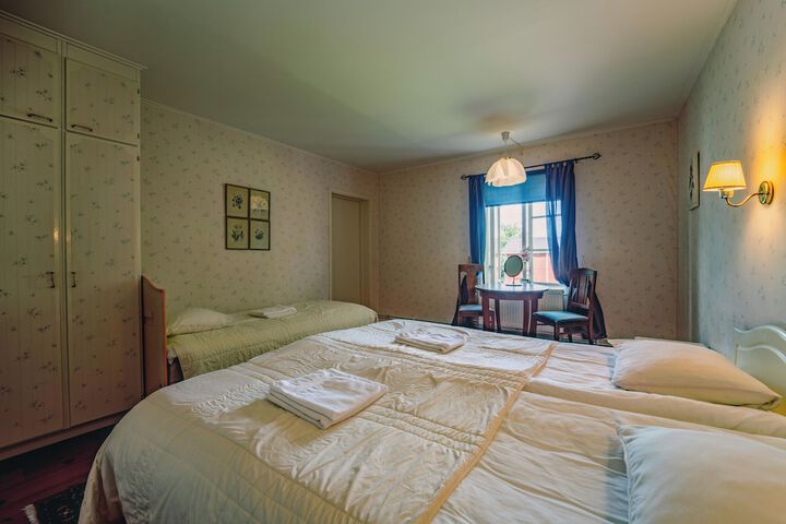 Room 80 of 148