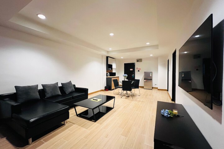 Room 28 of 46