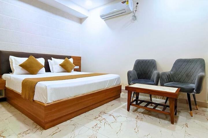 Room 10 of 74