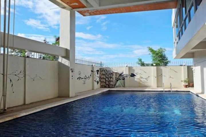 Hotel Pool