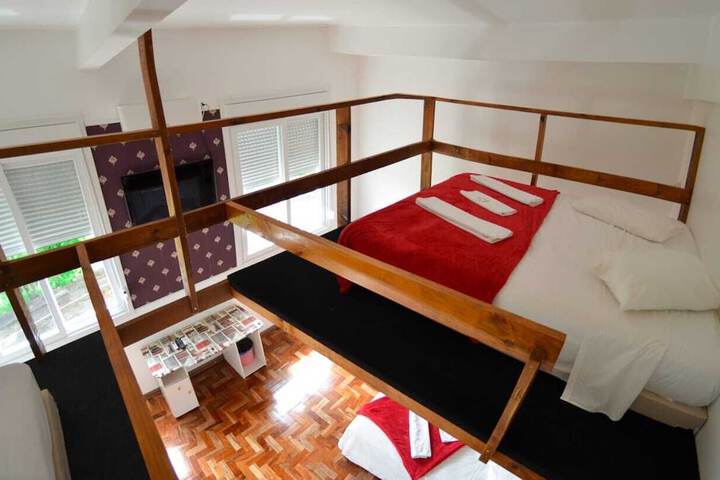 Room 3 of 10