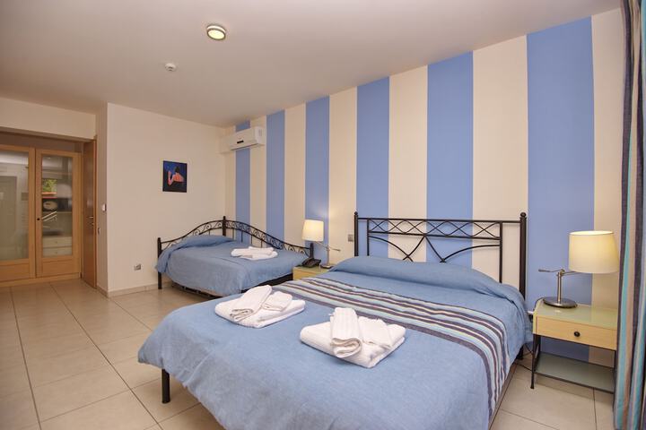 Room 4 of 38