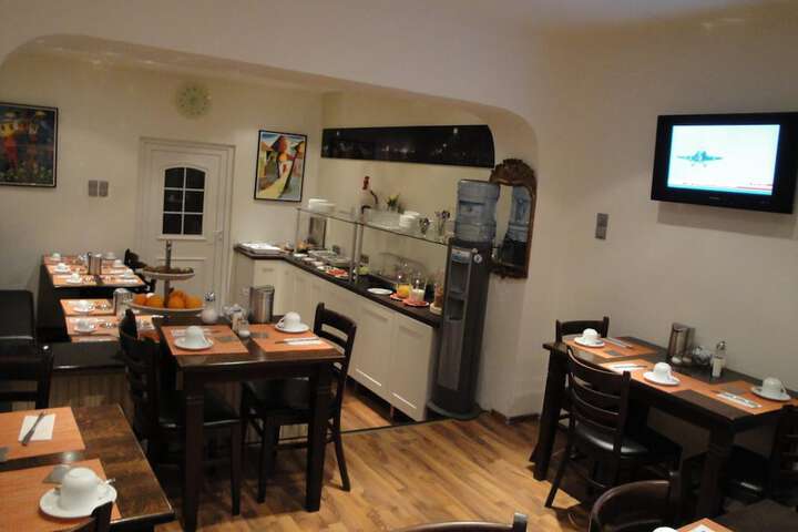 Dining 18 of 18