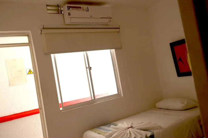 Room 6 of 11