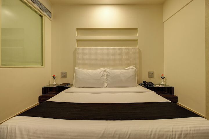 Room 13 of 36