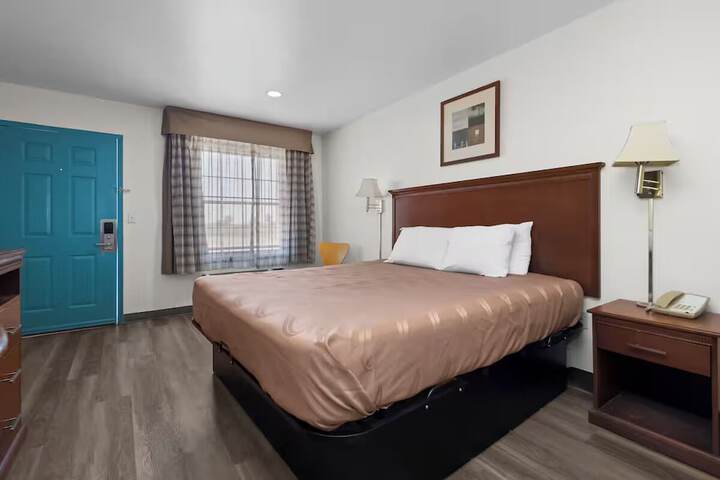 Room 9 of 28