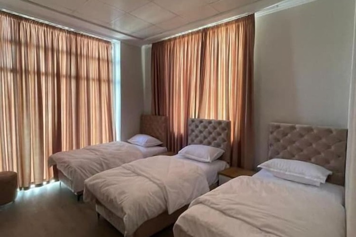 Room 6 of 9